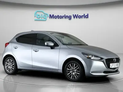 Usado Mazda 2 Inclusive 90 HP (66 kW) 2023 Prateado Citadino