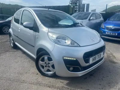 Second-hand Peugeot 107 Allure 68 CP (50 kW) 2012 Argintiu Hatchback