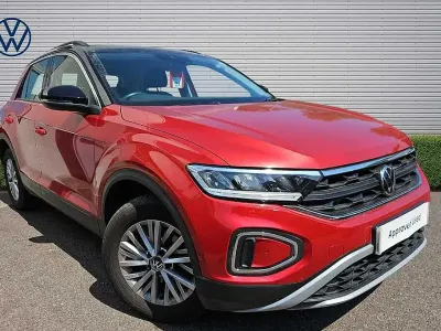Used VW T-Roc Life 110 HP (80 kW) 2022 Red SUV