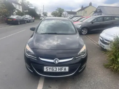Używany Vauxhall Astra SRi 165 KM (121 kW) 2013 Czarny Hatchback