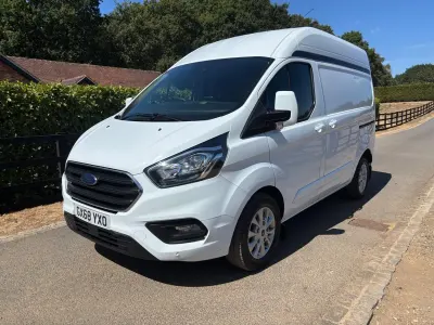 Used Ford Transit Custom Limited 130 HP (95 kW) 2018 White Van