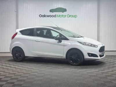 Used Ford Fiesta Zetec 82 HP (60 kW) 2016 White Hatchback