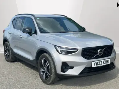 Usado Volvo XC40 Plus 163 CV (119 kW) 2023 Plateado SUV