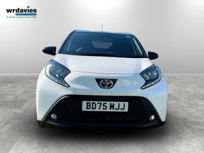 Used Toyota Aygo X 72 HP (52 kW) 2025 Pure white/bi tone SUV