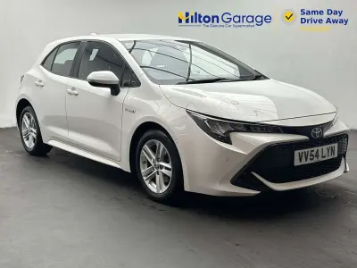 Used Toyota Corolla 122 HP (89 kW) 2020 White Hatchback