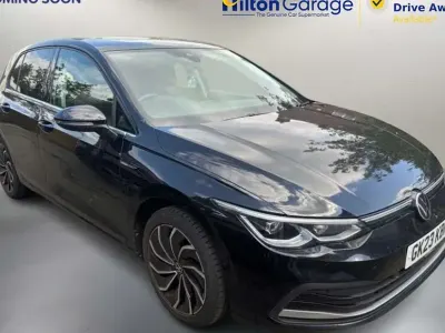Second-hand VW Golf VIII Edition 150 CP (110 kW) 2023 Negru Hatchback