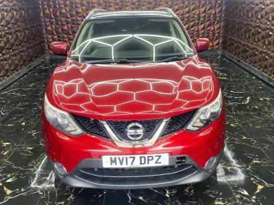 Used Nissan Qashqai N-Connecta 141 HP (103 kW) 2017 Red SUV