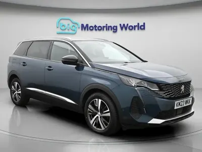 Usado Peugeot 5008 Allure+ 130 HP (95 kW) 2023 Azul SUV