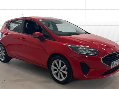 Begagnad Ford Fiesta Trend 100 HK (73 kW) 2023 Röd Halvkombi