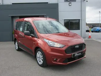 Usado Ford Tourneo Zetec 120 HP (88 kW) 2021