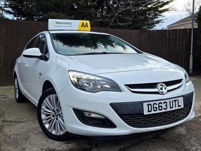 Used Vauxhall Astra 2013 White Hatchback