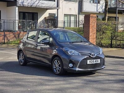 Used Toyota Yaris 99 HP (72 kW) 2015 Grey Hatchback