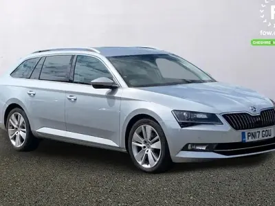 Usado Skoda Superb SE L Executive 150 CV (110 kW) 2017 Plateado Familiar