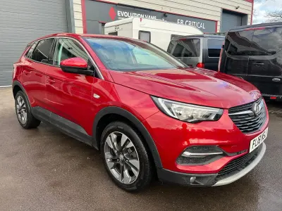 Used Vauxhall Grandland X Sport 130 HP (95 kW) 2018 Red SUV
