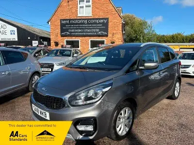 Usado Kia Carens 135 HP (99 kW) 2018 Prateado Monovolume