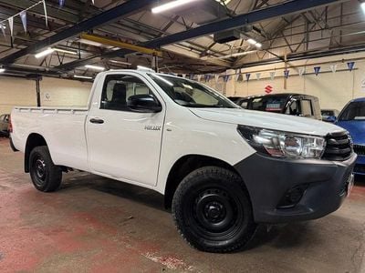 Used Toyota HiLux Active 150 HP (110 kW) 2020 White Pickup