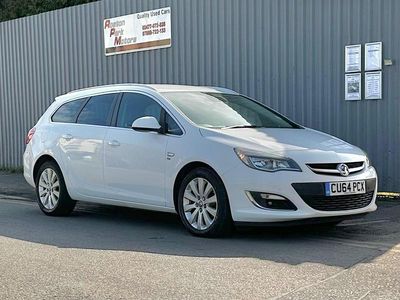 Used Vauxhall Astra Elite 165 HP (121 kW) 2014 White Estate