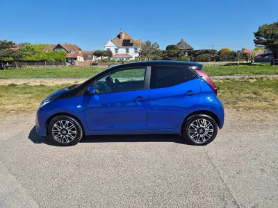 Używany Toyota Aygo X-clusiv 69 KM (50 kW) 2018 Niebieski Hatchback