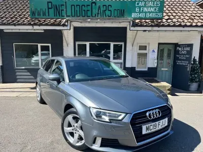 Usado Audi A3 Sportback Sport 116 HP (85 kW) 2019 Cinzento Citadino