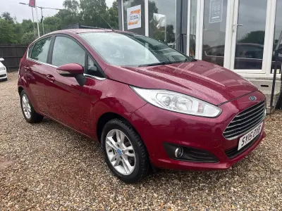 Used Ford Fiesta Zetec 82 HP (60 kW) 2015 Red Hatchback