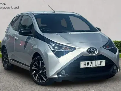 Used Toyota Aygo Trend 72 HP (52 kW) 2021 Silver splash Hatchback