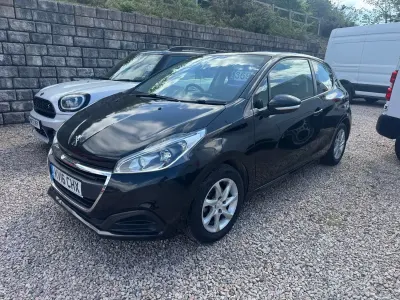 Second-hand Peugeot 208 Active 2016 Negru Hatchback