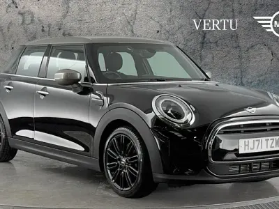 Usado Mini Cooper Exclusive 136 CV (100 kW) 2022 Negro Utilitario