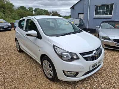 Used Vauxhall Viva 75 HP (55 kW) 2018 White Hatchback