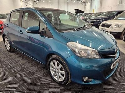 Used Toyota Yaris 99 HP (72 kW) 2013 Turquoise Hatchback