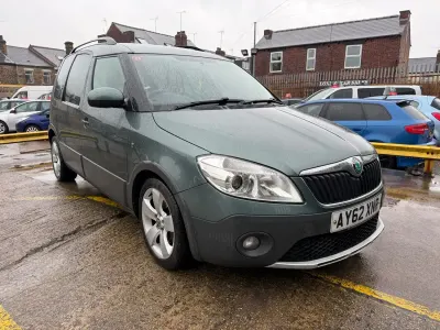 Begagnad Skoda Roomster 105 HK (77 kW) 2012 Grön Minibuss