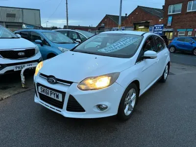 Used Ford Focus Zetec 115 HP (84 kW) 2011 White Hatchback
