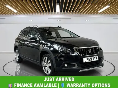 Usado Peugeot 2008 Allure Premium 110 CV (80 kW) 2019 Negro SUV