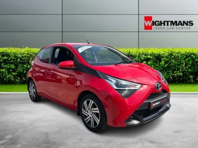 Used Toyota Aygo X-play 71 HP (52 kW) 2019 Red Hatchback