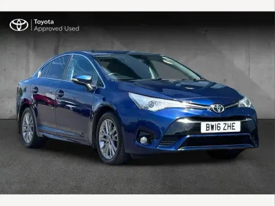 Usado Toyota Avensis Business Edition 147 HP (108 kW) 2016 Azul Sedan