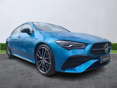 Usado Mercedes CLA220 AMG Line Premium 2025 Azul Berlina