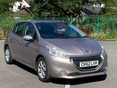 Used Peugeot 208 Active 82 HP (60 kW) 2012 Pink Hatchback