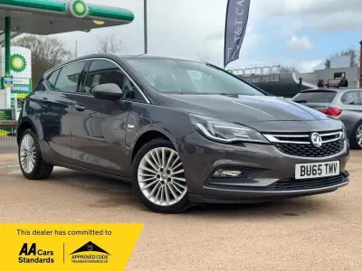 Używany Vauxhall Astra Elite 2015 Szary Hatchback