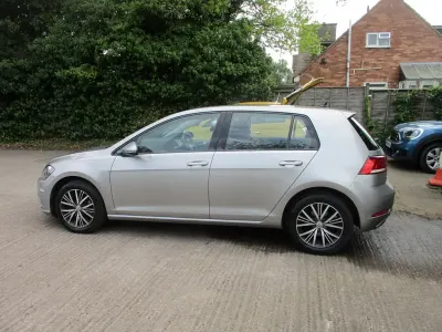 Used VW Golf VII SE 125 HP (91 kW) 2017 Silver Hatchback