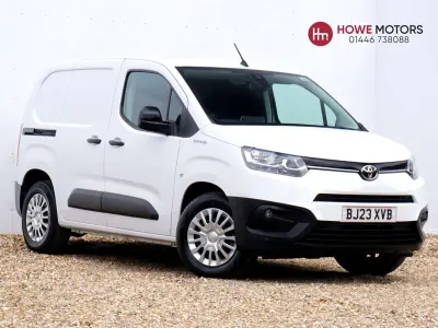 Used Toyota Proace 100 kW (136 HP) 2023 White MPV
