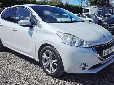 Used Peugeot 208 2015 White Hatchback