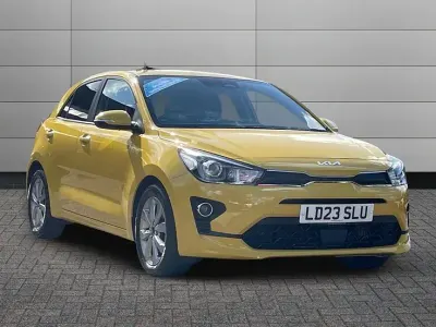 Used Kia Rio 118 HP (86 kW) 2023 Yellow Hatchback