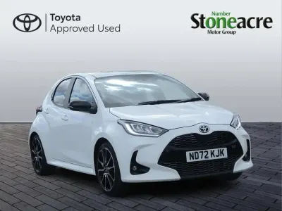 Second-hand Toyota Yaris Hybrid Sport 113 CP (83 kW) 2023 Alb Hatchback