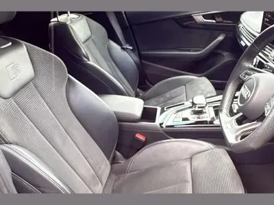 Używany Audi A4 Black Edition 200 KM (147 kW) 2021 Szary Kombi