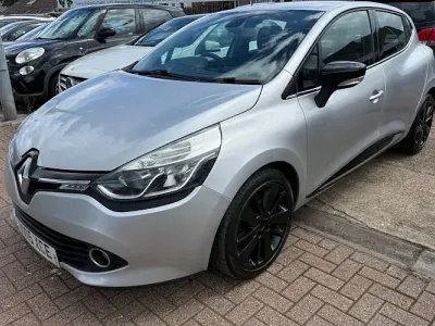 Begagnad Renault Clio IV Dynamique 90 HK (66 kW) 2015 Silver Halvkombi