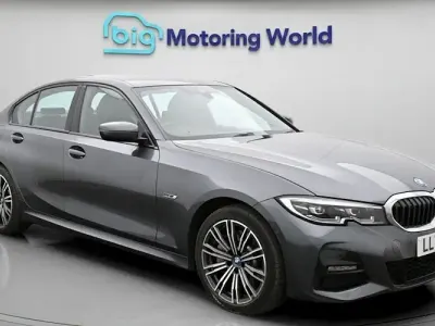 Usado BMW 330e M Sport 292 HP (214 kW) 2021 Cinzento Sedan