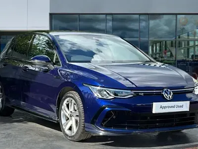 Second-hand VW Golf VIII R-line 150 CP (110 kW) 2024 Albastru
