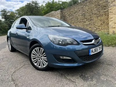 Used Vauxhall Astra Excite 115 HP (84 kW) 2015 Blue Hatchback