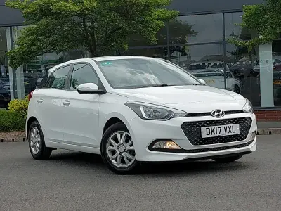 Used Hyundai i20 SE 84 HP (61 kW) 2017 White Hatchback