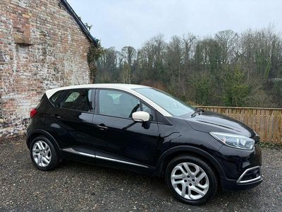Used Renault Captur Dynamique 90 HP (66 kW) 2015 Black/cream SUV