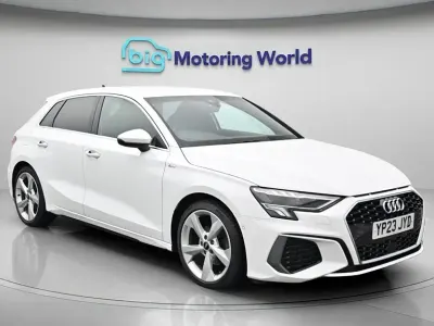 Begagnad Audi A3 Sportback S-Line 150 HK (110 kW) 2023 Vit Halvkombi